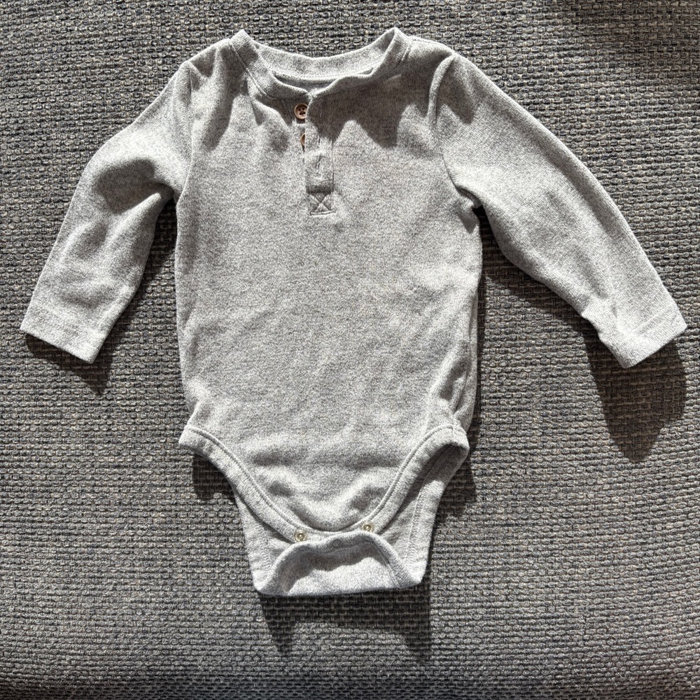 5/$25 Old Navy Gray Henley Bodysuit Super Soft Baby 6-12M